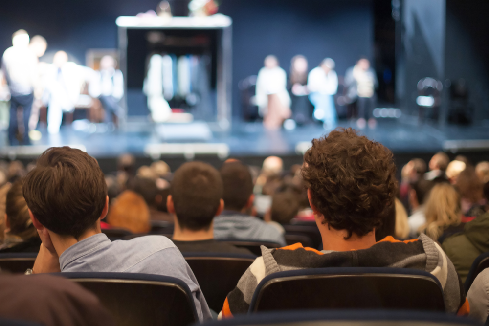 Escolares de Tercero y Cuarto Medio podrán asistir gratis al teatro por dos años