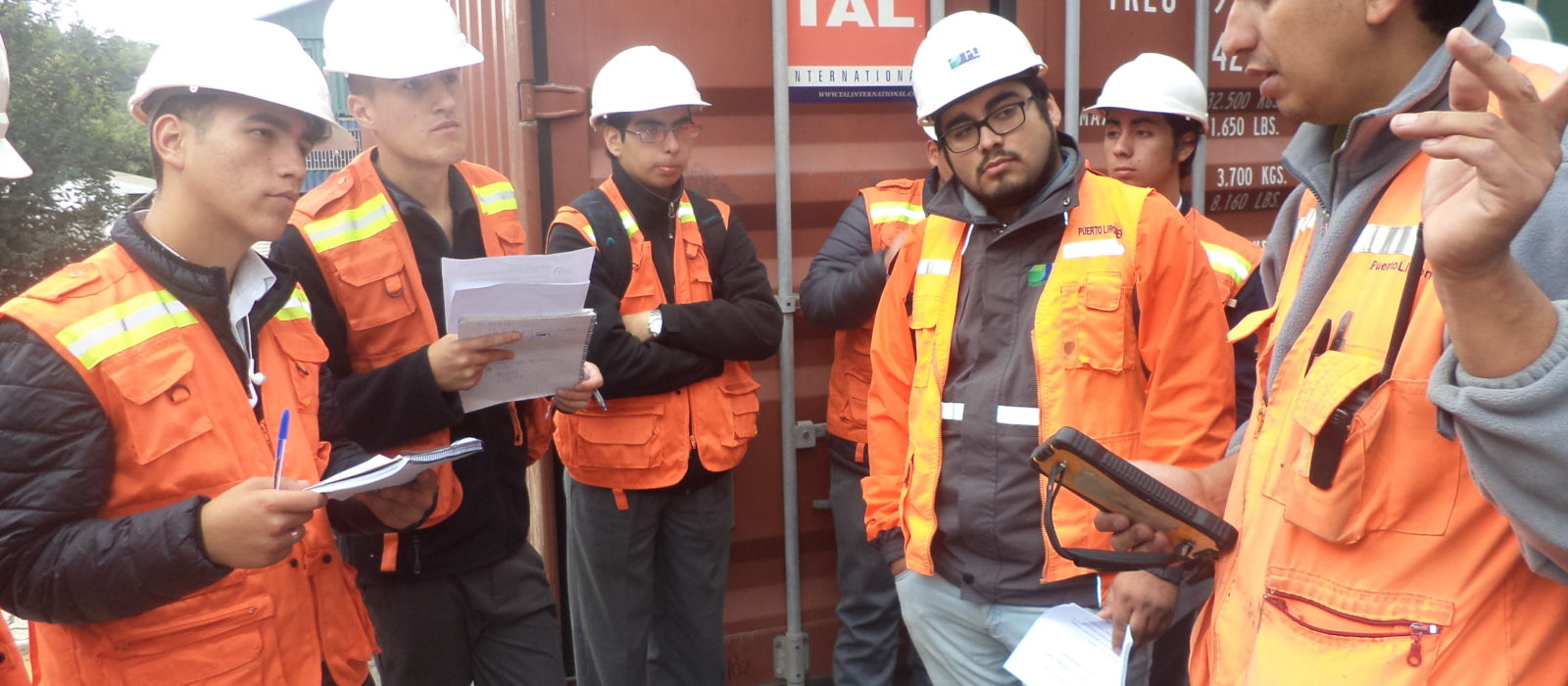 Alumnos de Liceo Pencopolitano realizan salidas a terreno para complementar su formación técnico profesional