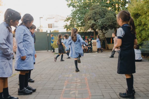 Liceo Lastarria: Primera generación con mujeres ya comenzó su año escolar