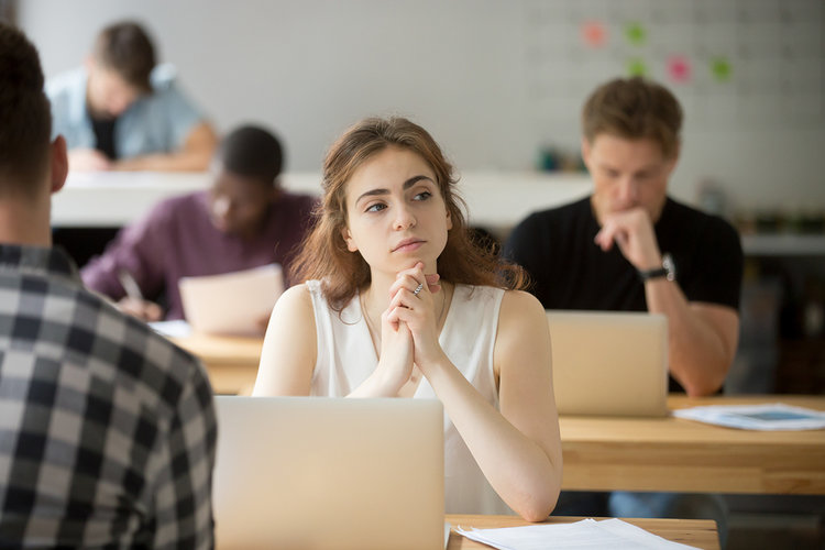 El exceso de contenidos y la disminución de niveles de atención en los estudiantes