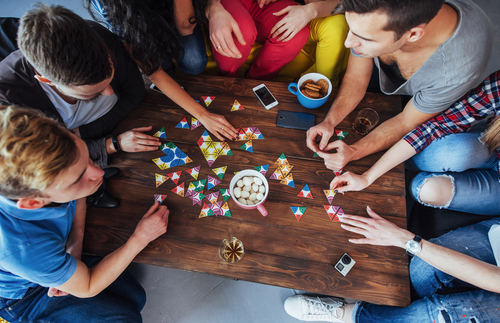 La OMS aconseja que los niños vuelvan a jugar de verdad