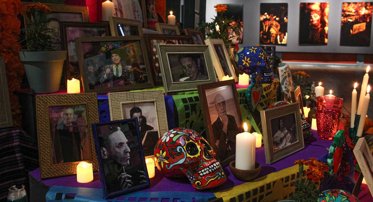 Día de Muertos: Una celebración a la memoria. Un viaje de la tierra al cielo