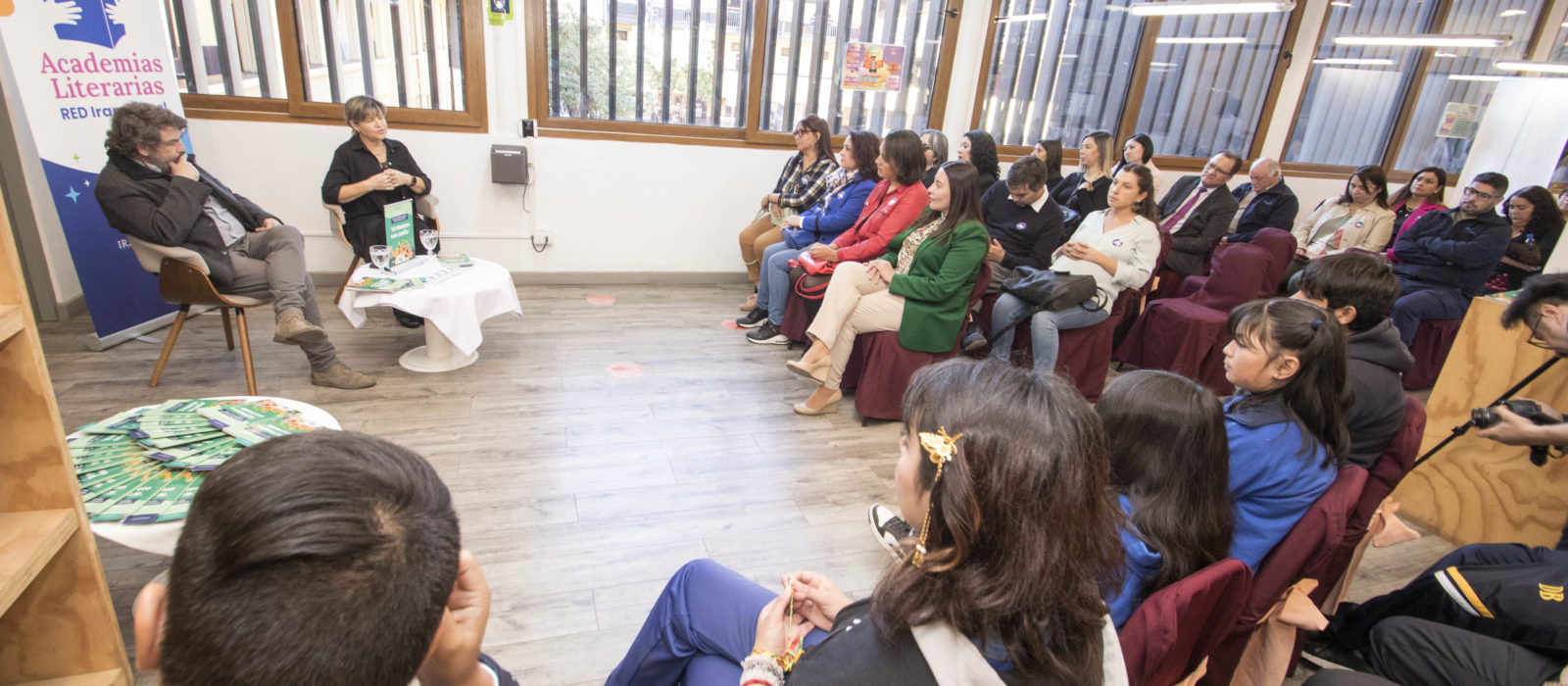 Con recopilación de poemas estudiantes de todo Chile alaban la labor de sus profesores