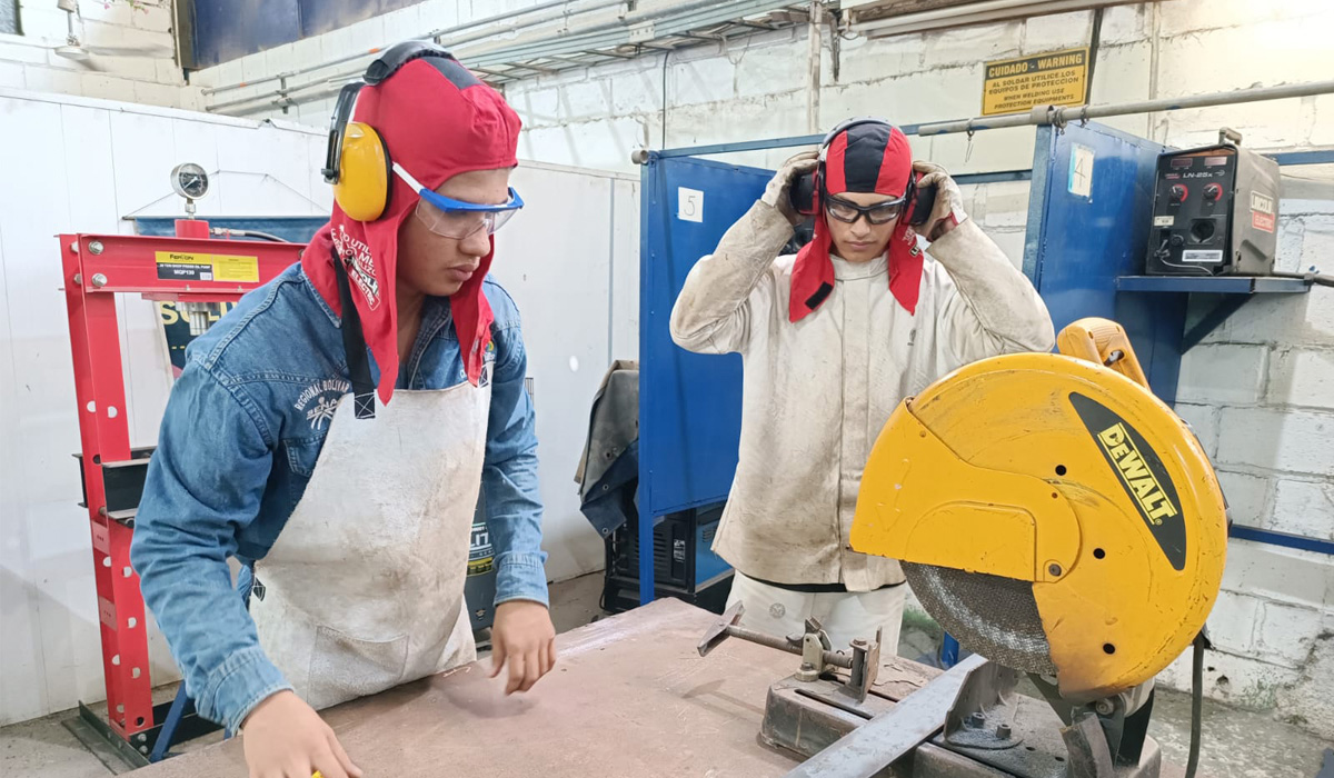 Compitieron y se capacitaron en el extranjero: El positivo impacto del modelo WorldSkills en profesores chilenos