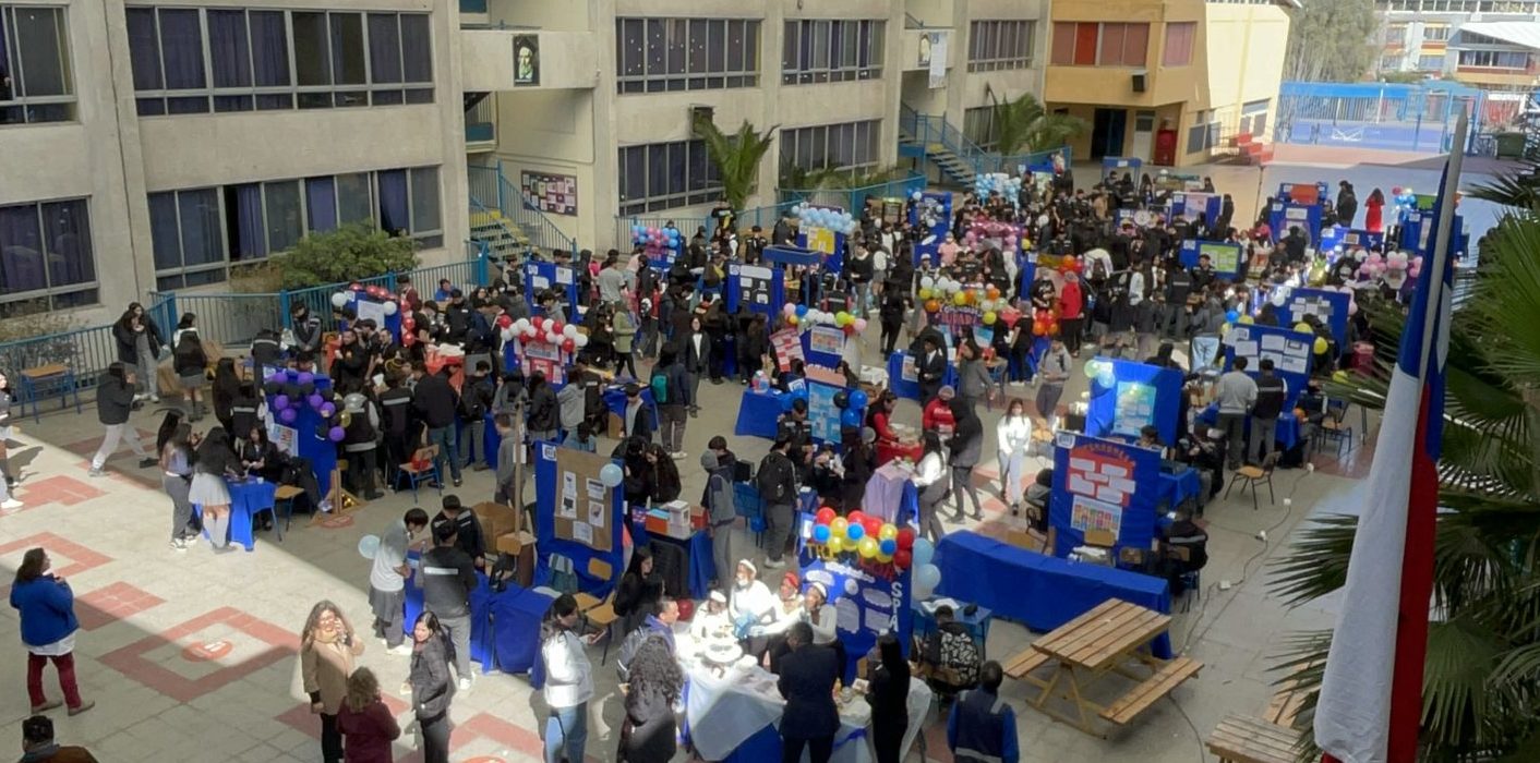 Colegio Piamarta celebra con entretenida feria de emprendimientos