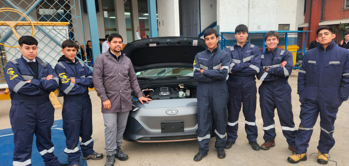 Cómo se vive la electromovilidad en institutos y colegios técnico-profesionales