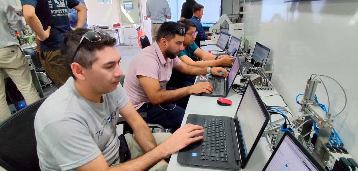 Aula Móvil:  la innovación que acerca la Industria 4.0 a los liceos técnico-profesionales