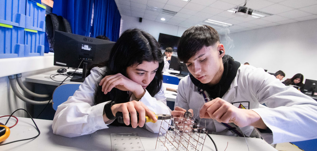 Nuevas cifras revelan una dramática falta de técnicos en Chile