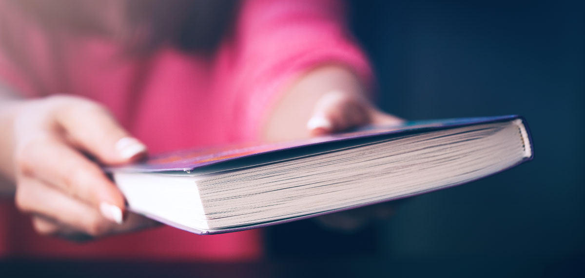 “Aquí la educación puede salvar una vida”: Emilia Valenzuela, la directora que enseña dentro de una cárcel