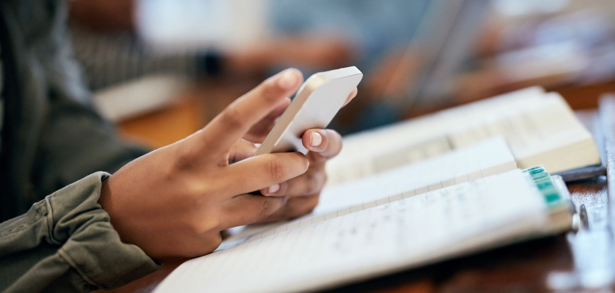 A pasos de ser ley: Senado ratifica prohibición de uso de celulares en todos los niveles de educación escolar