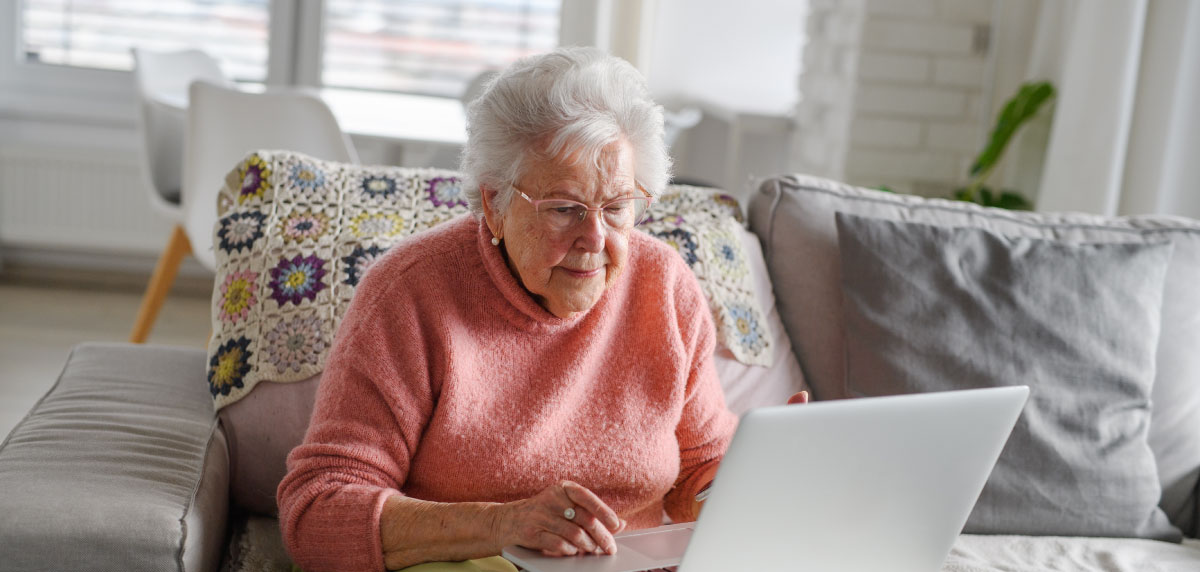 Reducir la brecha digital gris: mejorar el aprendizaje de las TIC para los adultos mayores