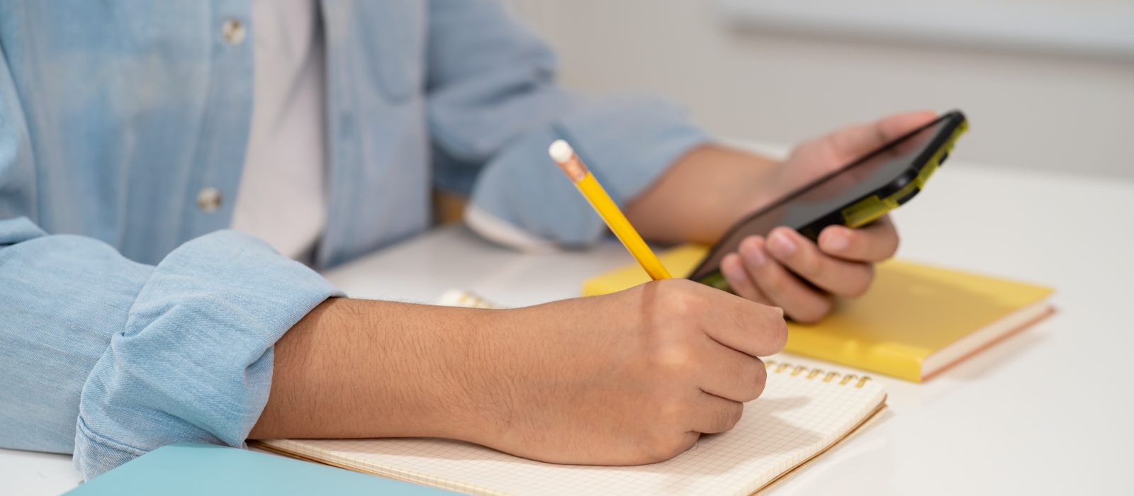 Admisión 2026: Seleccionados en pedagogía caen un 17,5% y aumentan mujeres en carreras científicas