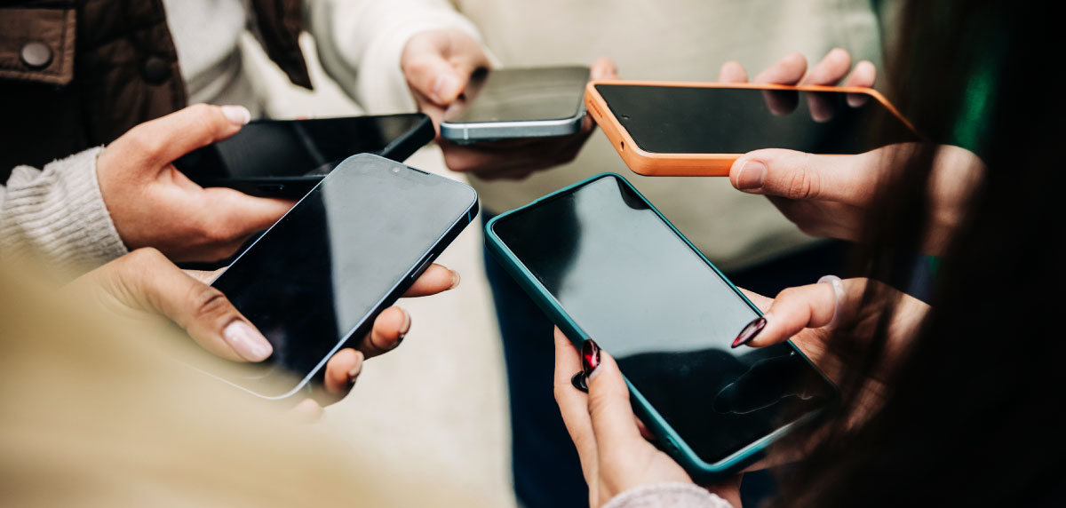 Colegios en la era post celular: Estudio UC da cuenta de mayor interacción cara a cara y más concentración de alumnos
