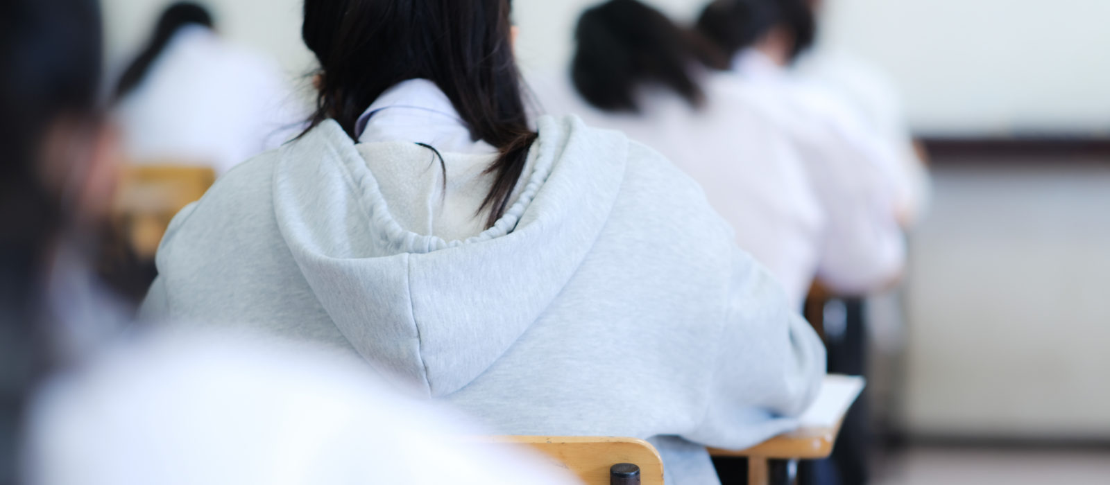 Bajas temperaturas y debate por condiciones térmicas en salas de clases: norma fija “confort” sobre 18 °C