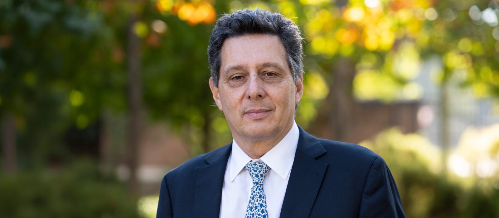 Álvaro Pezoa: “La inteligencia artificial no busca la verdad, y eso debemos enseñarlo a los jóvenes”