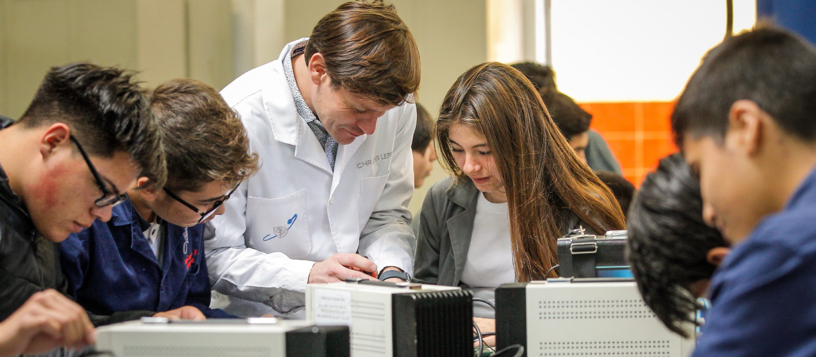 Lanzan nueva versión del Premio Profesor Bicentenario: Postulaciones estarán abiertas hasta septiembre